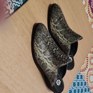 Women's Snakeskin Mules